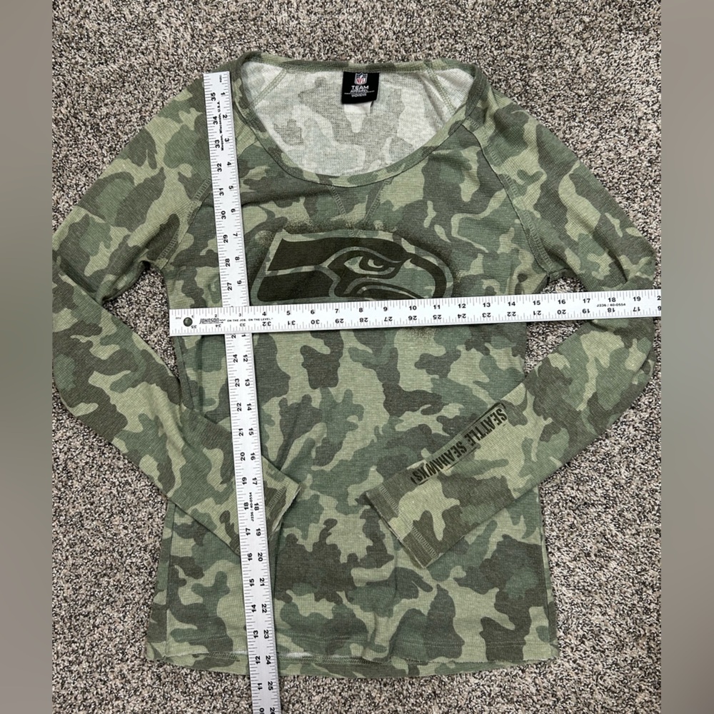 NFL Team Apparel Women's Camouflage Seahawks Waffle Knit Top Size XS - Picture 2 of 4